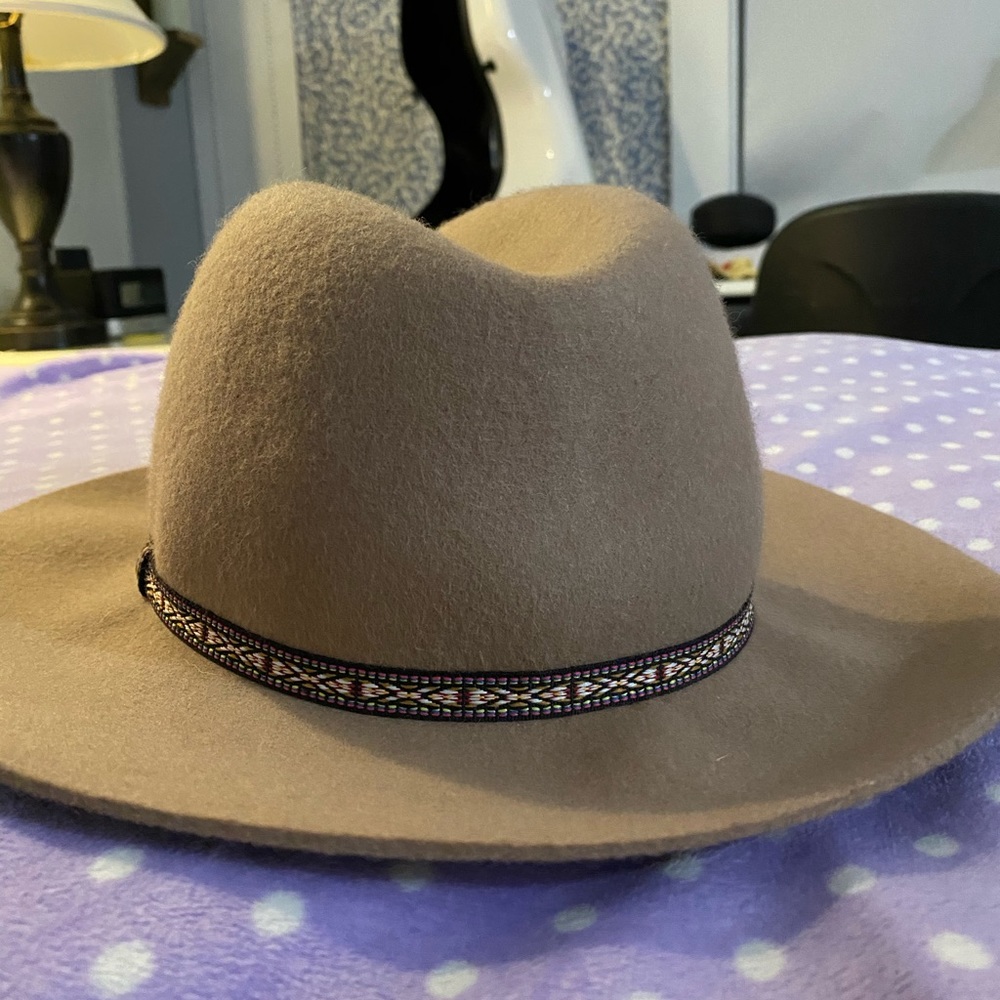 Stylish Hat - Picture 3 of 4